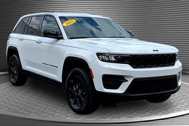 2025 Jeep Grand Cherokee Altitude in White — front three-quarter view