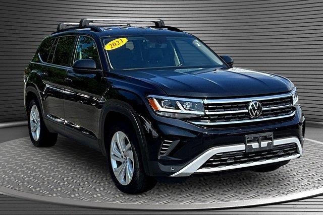 2023 Volkswagen Atlas 3.6L V6 SE w/Technology in Black — front three-quarter view