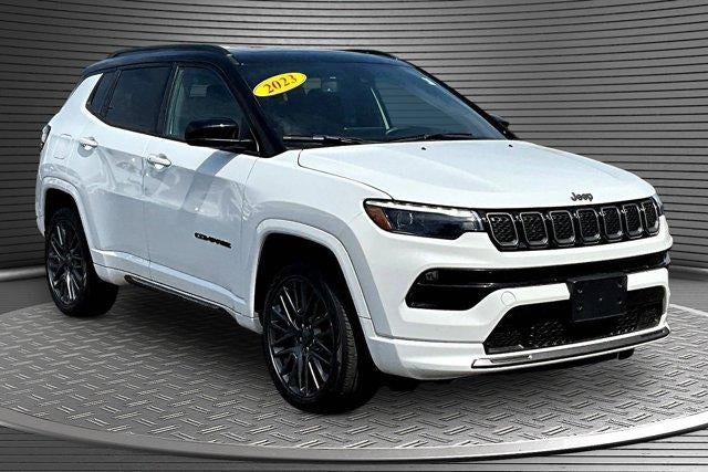 2023 Jeep Compass High Altitude 4x4 in White — front three-quarter view